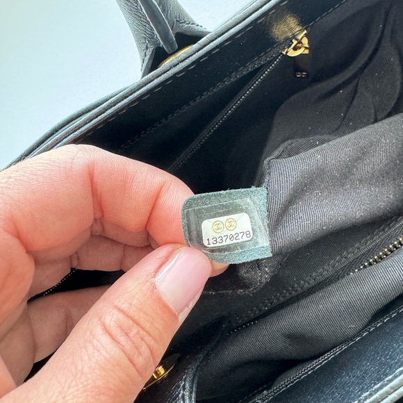 CHANEL Black Leather Medium Executive Cerf Tote - New Pristine Condition - Picture 10 of 14